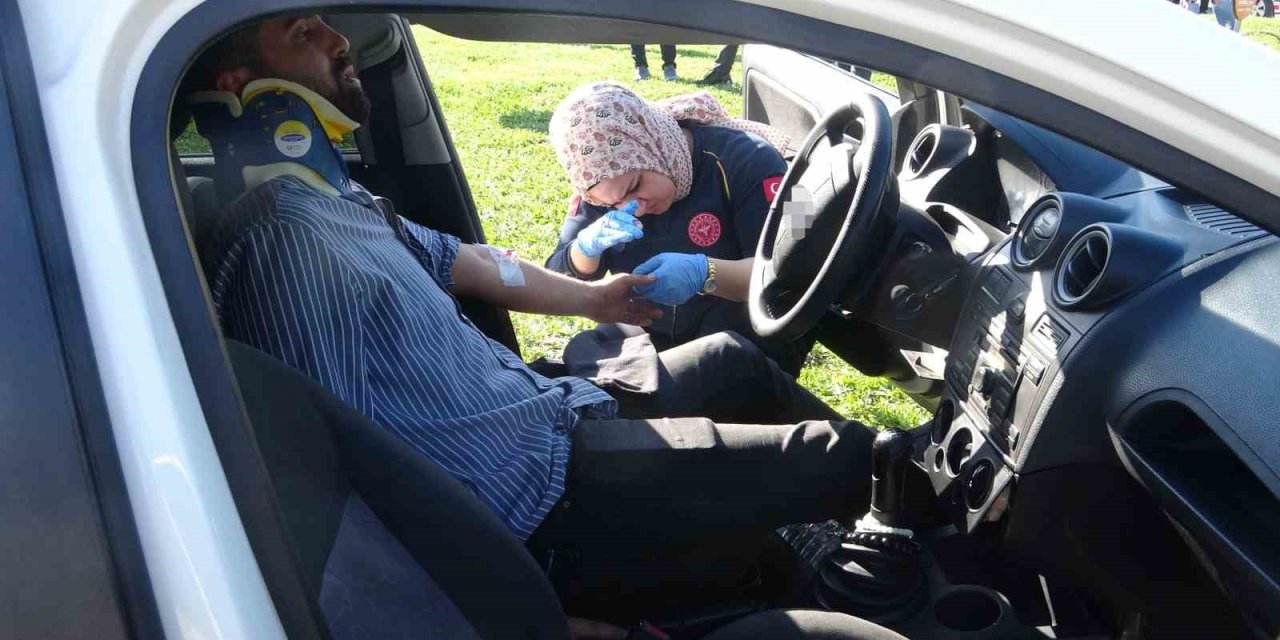 Hasta Taşıyan Ambulansla Otomobil Çarpıştı, Sağlık Görevlisi Gözyaşlarına Hakim Olamadı