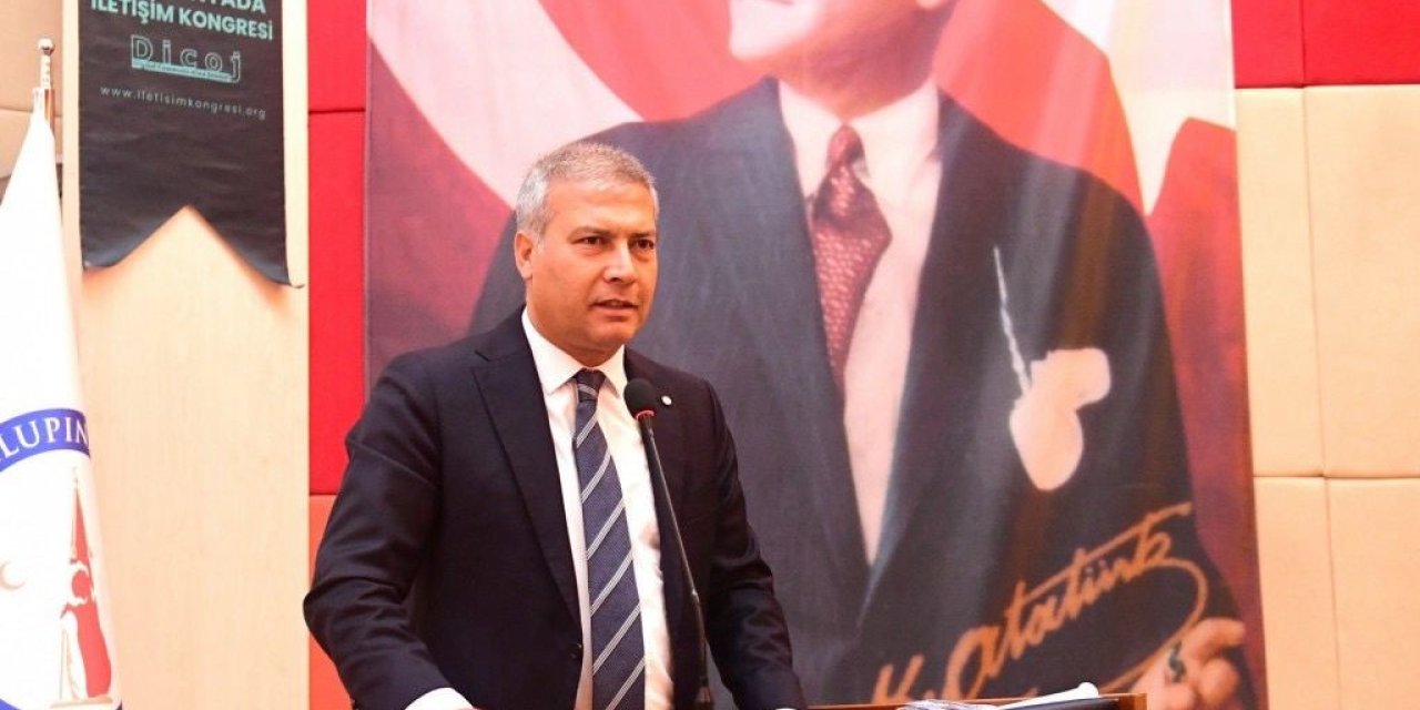 Rektör Adıgüzel ‘14. Uluslararası Yeni Dünyada İletişim Kongresi’nin Açılışında Konuştu
