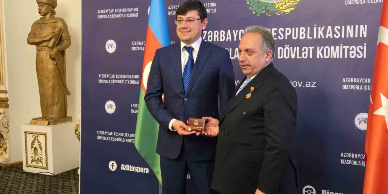 Azerbaycan’dan Başkan Yalçın’a Hizmet Madalyası