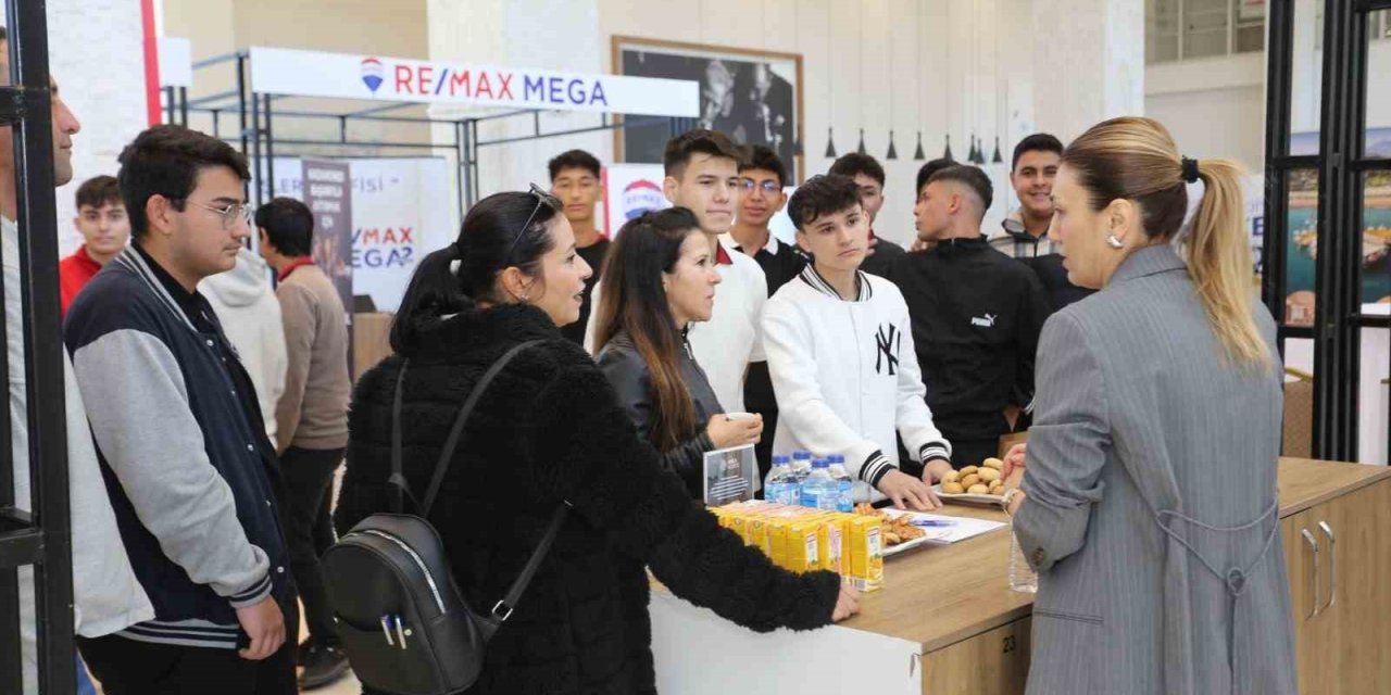 Antalya’da Binlerce Kişi Kepez’in Kariyer Günlerinde Buluştu