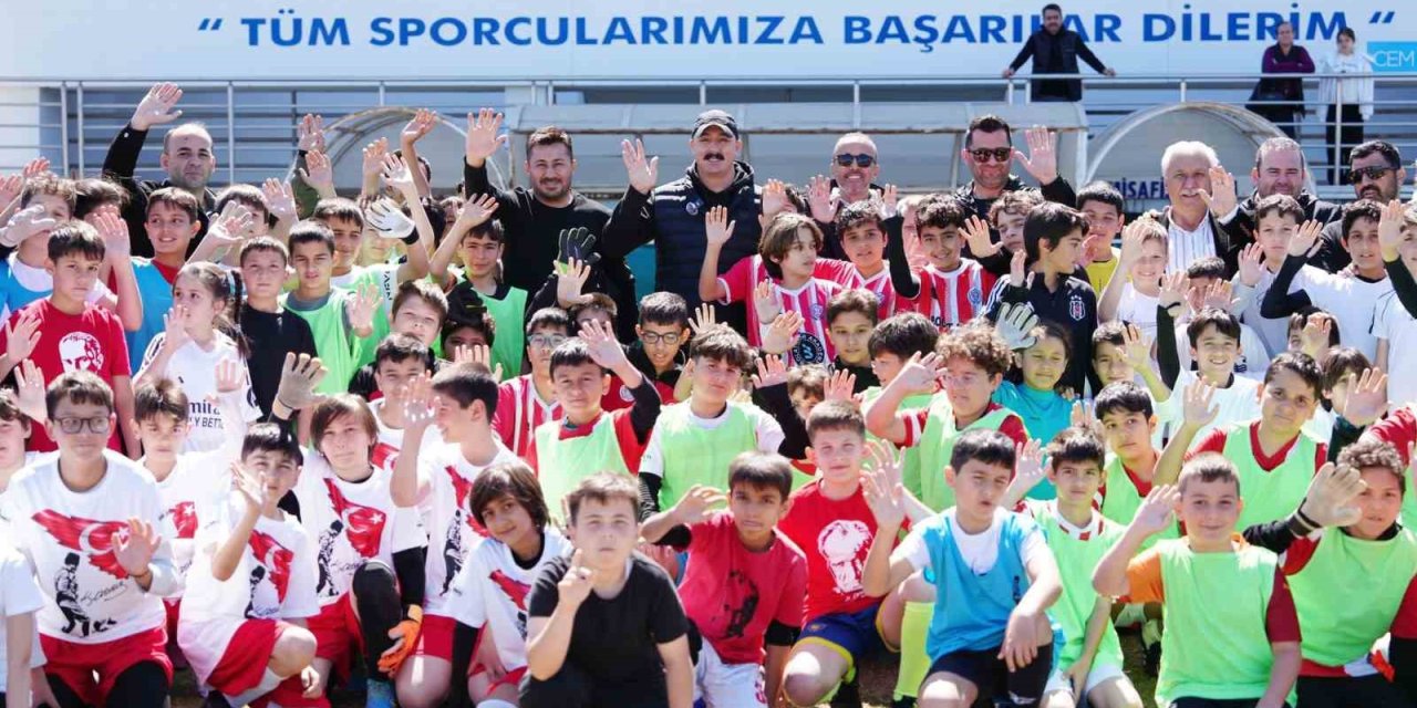 Çocukların Turnuvasında Başlama Vuruşunu Başkan Kotan Yaptı