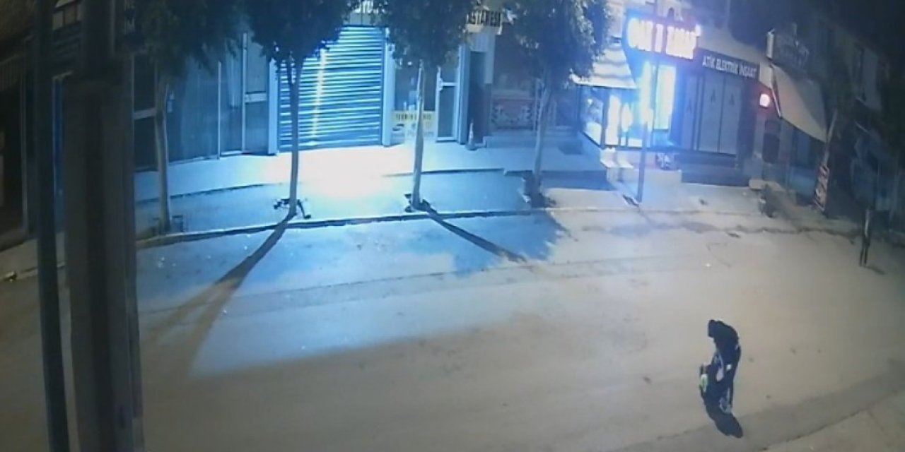 İşe Gitmek İçin Babasıyla Servis Bekleyen Genç Kadın Dehşeti Yaşadı