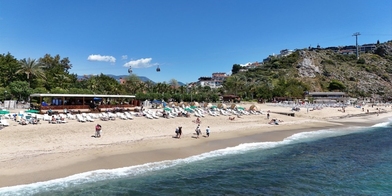 Alanya’da Güneşi Gören Sahile Koştu