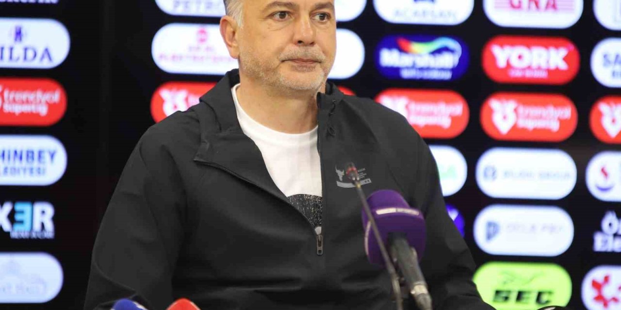 Hatayspor, Teknik Direktör Murat Şahin’in Görevden Ayrıldığı İddialarını Yalanladı