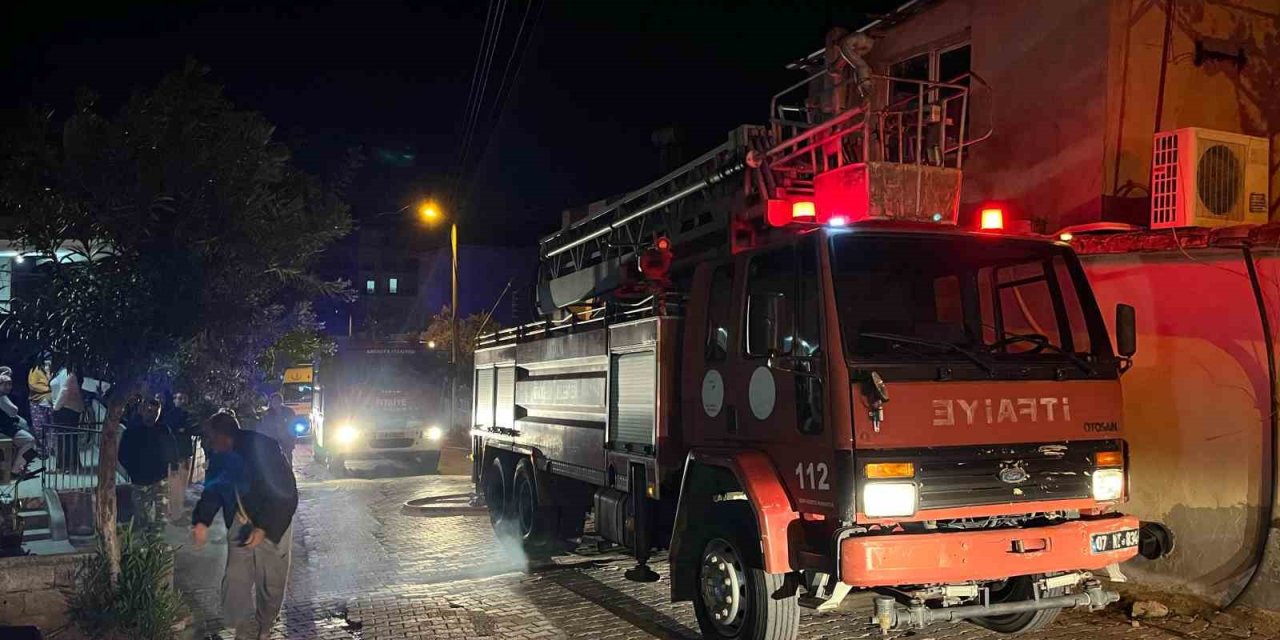 Annesine Kızıp Evi Ateşe Verdi, O Anları Da Canlı Yayınladı