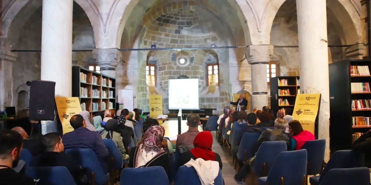 Niğde’de ’öğretmen Akademisi’ Eğitimleri Başladı