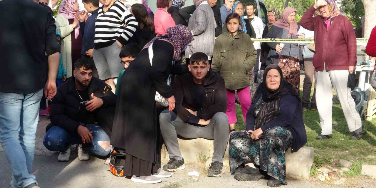 Market Yangınında Kendilerini Dışarı Atan İşletme Sahibi Kadın Ve Oğlu Gözyaşlarına Boğuldu