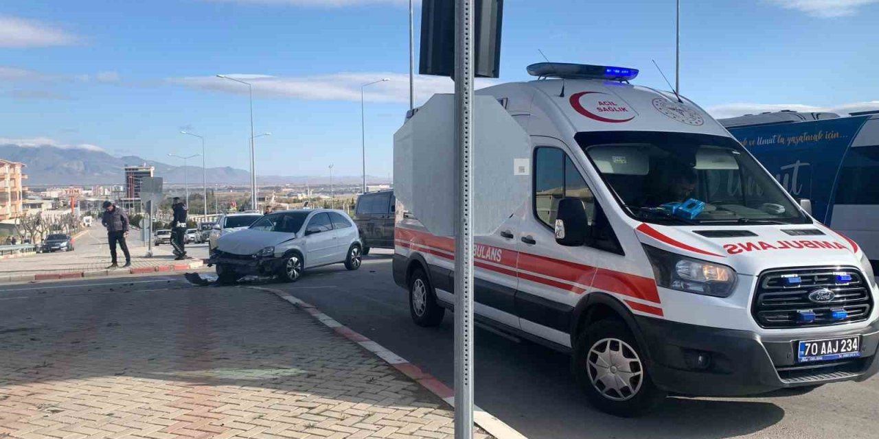 Karaman’da İki Otomobil Çarpıştı: 1 Yaralı