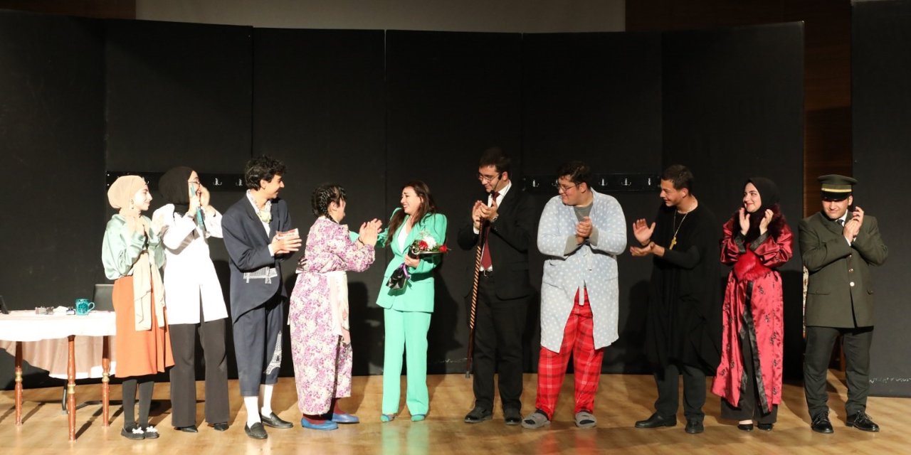 Mektep Melikgazi’nin Oyuncuları Performanslarıyla Alkış Topladı