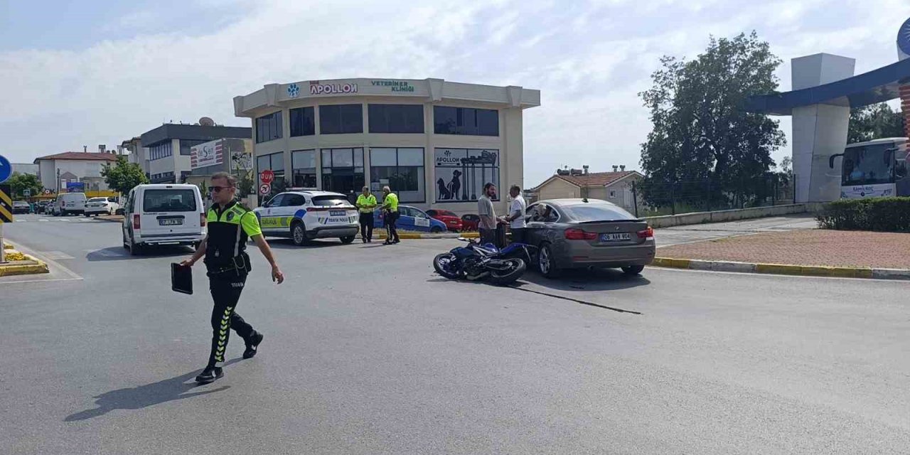 Motosikletliye Takla Attıran Kaza Kamerada