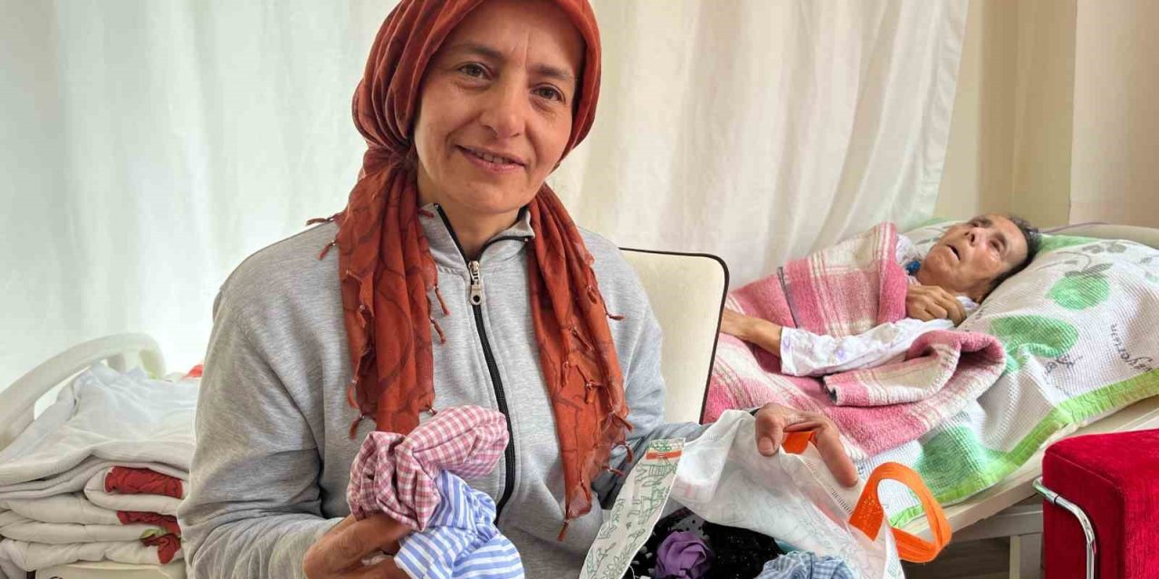 Alzheimer Annesine Bakmak İçin Diktiği Toka İçin Siparişleri Patladı