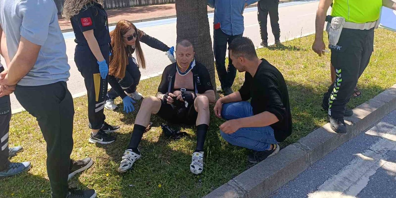 Bisiklet Yoluna Park Eden Otomobile Bisiklet Çarptı, Norveçli Turist Yaralandı