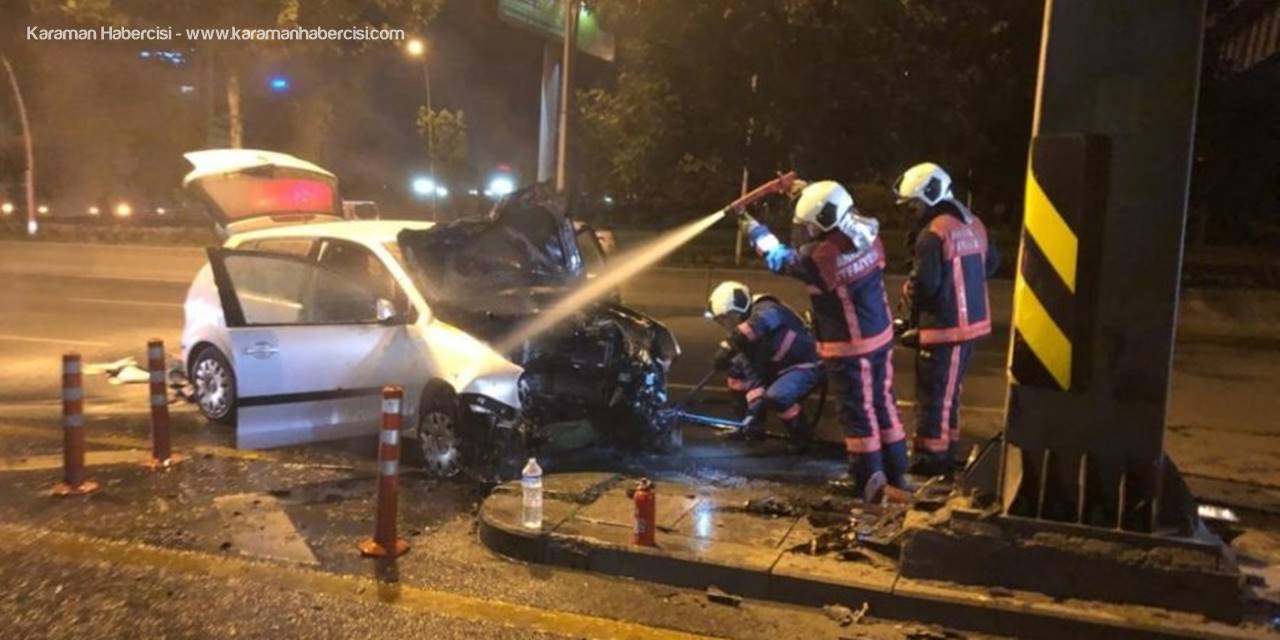 Başkent’te Yön Levhasına Çarpan Otomobil Alev Aldı