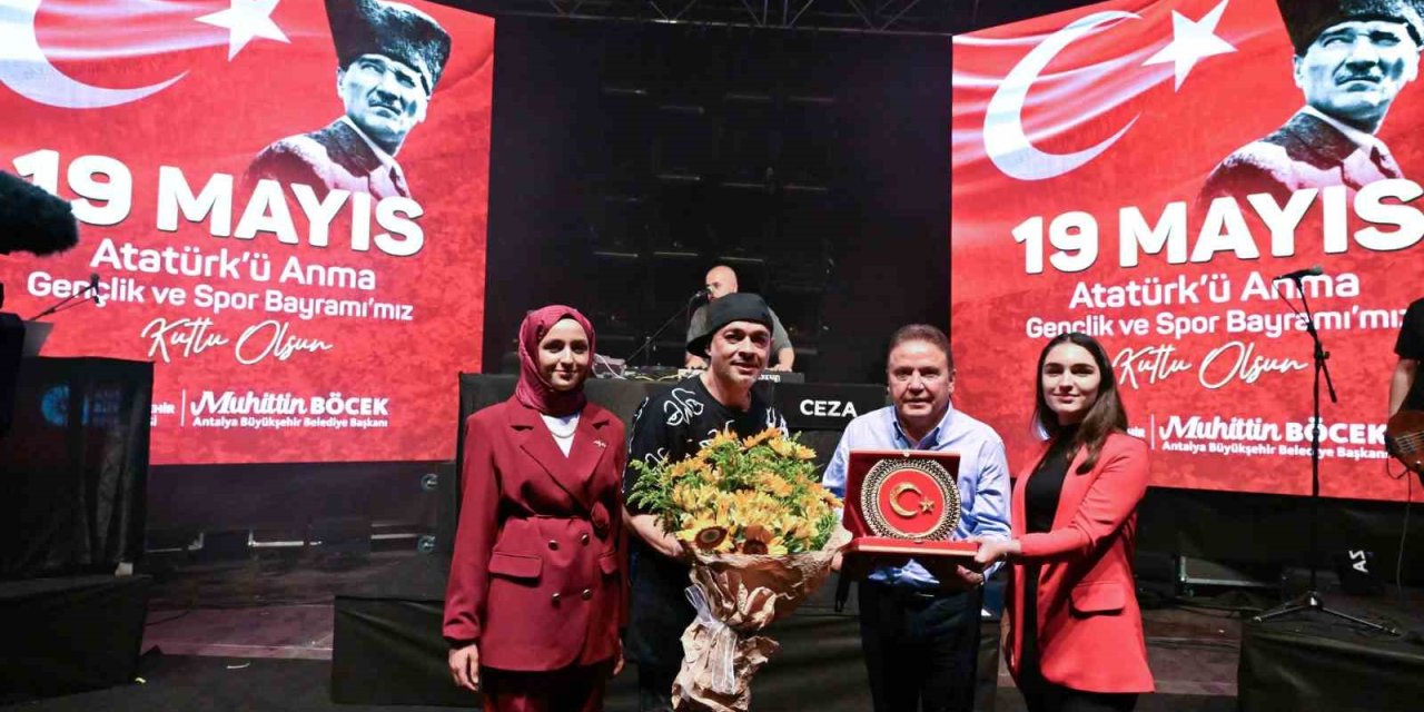 Antalyalılar 19 Mayıs’ta Tek Yürek Oldu