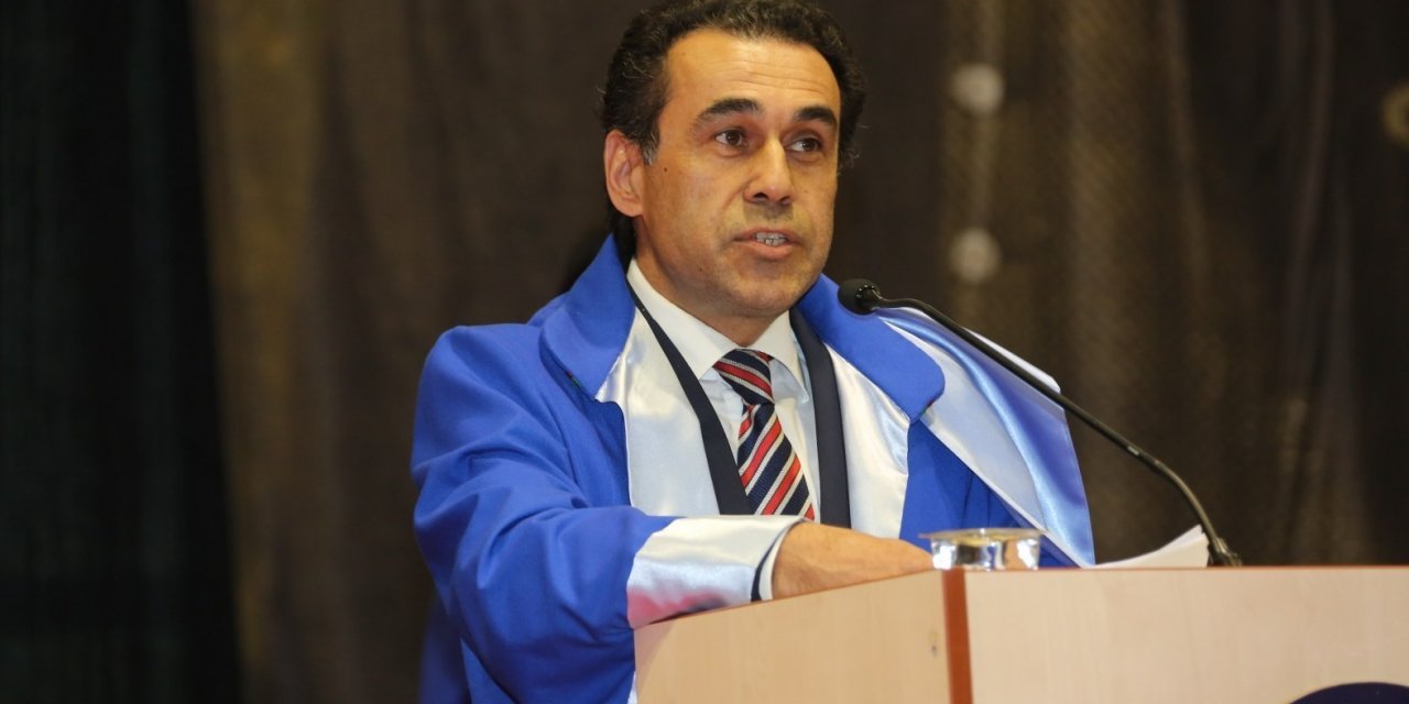 Sahte Belge Ve İntihal İddiaları Profesörlük Ünvanını İptal Ettirdi