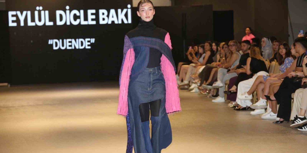 Aü Tekstil Ve Moda Tasarımı Öğrencilerinden Mezuniyet Defilesi