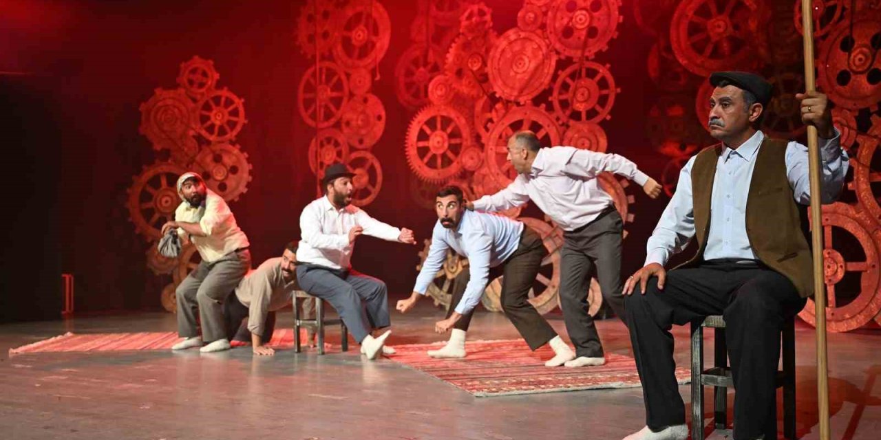 Mersin Şehir Tiyatrosu ‘misafir’ Oyununu Gülnar’da Sahneledi