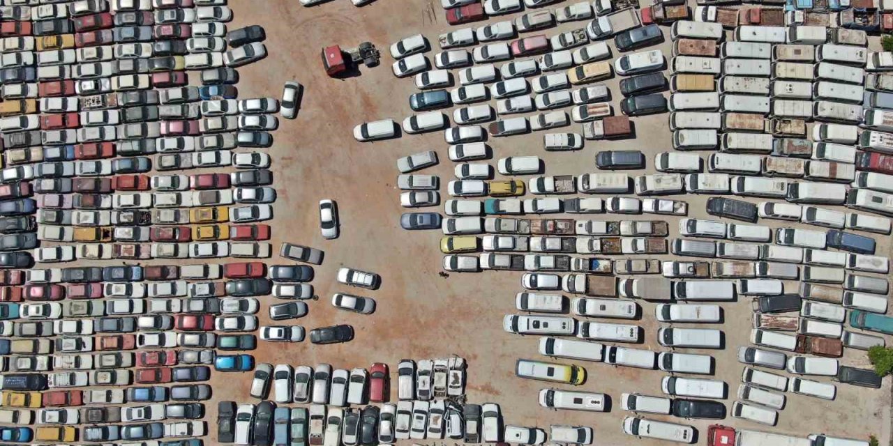 Yediemin Otoparkları Araç Mezarlığına Döndü, 25 Yıldır Bekleyen Araçlar Var