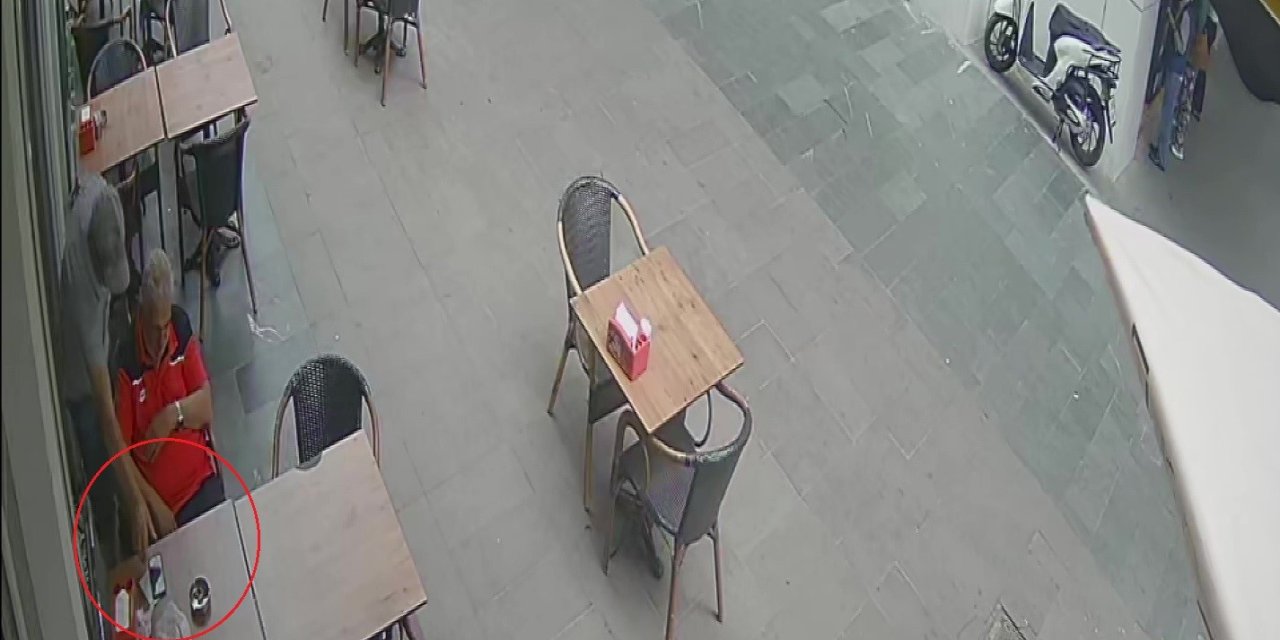 Simitçide Uyudu, Uyanınca Neye Uğradığını Şaşırdı: "adisyon Fişini De Almış"