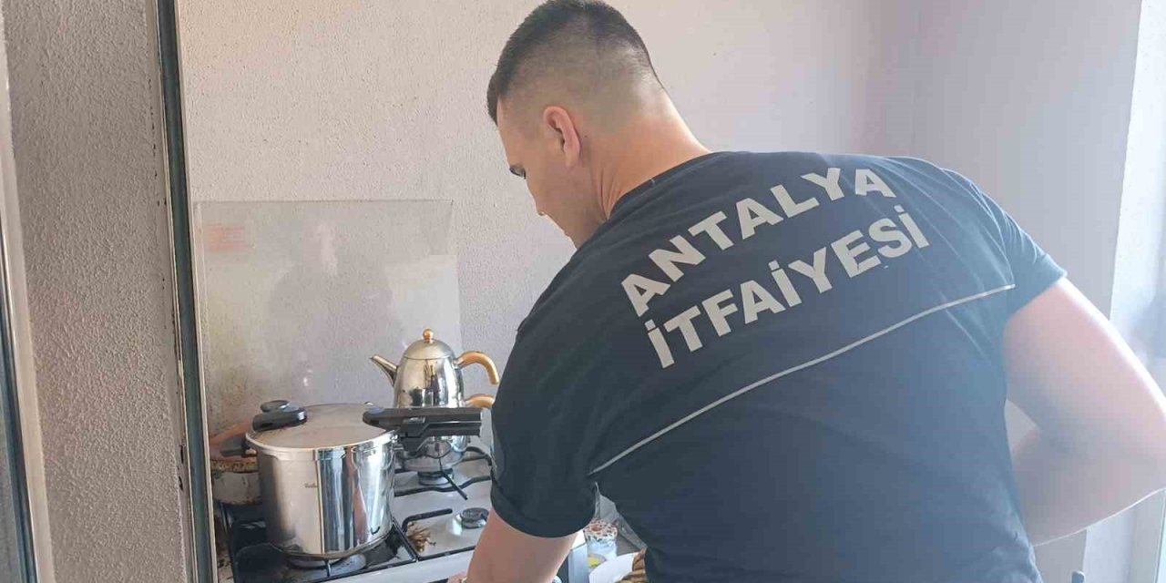 Ocakta Unutulan Düdüklü Tencerenin Dumanları İtfaiyeyi Alarma Geçirdi