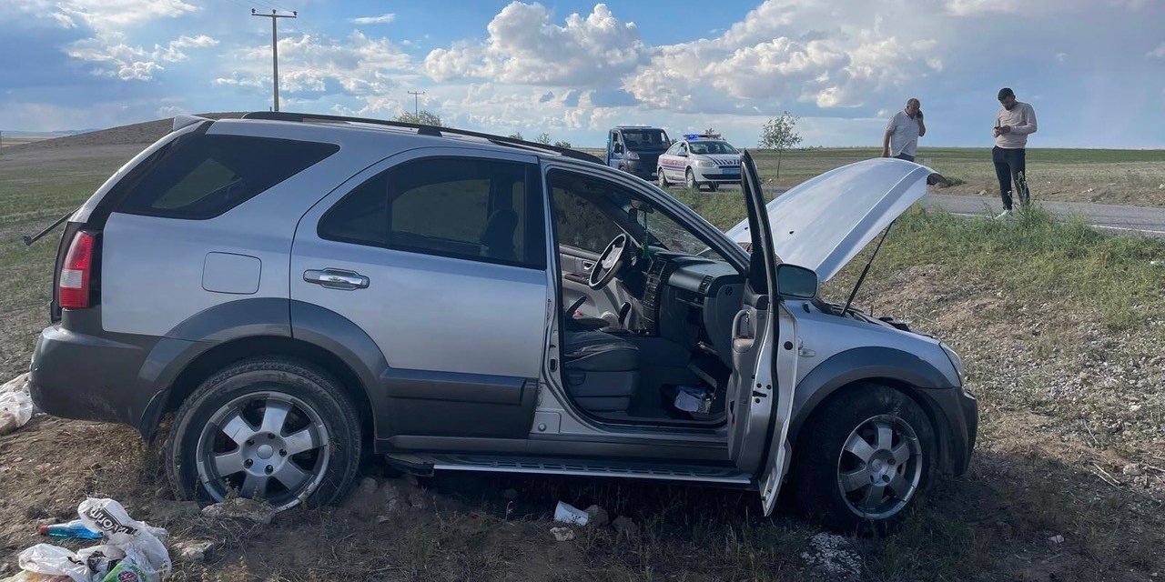 Kontrolden Çıkan Araç Takla Attı: 2 Yaralı