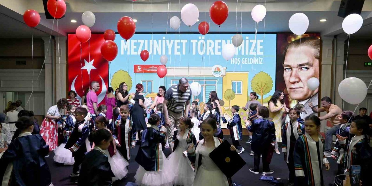 Antalya Osb’nin Minikleri Mezuniyet Sevincini Kep Atarak Kutladı