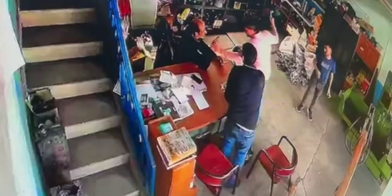 İki Esnafın Kavgasında Çekiçli Saldırı Kamerada