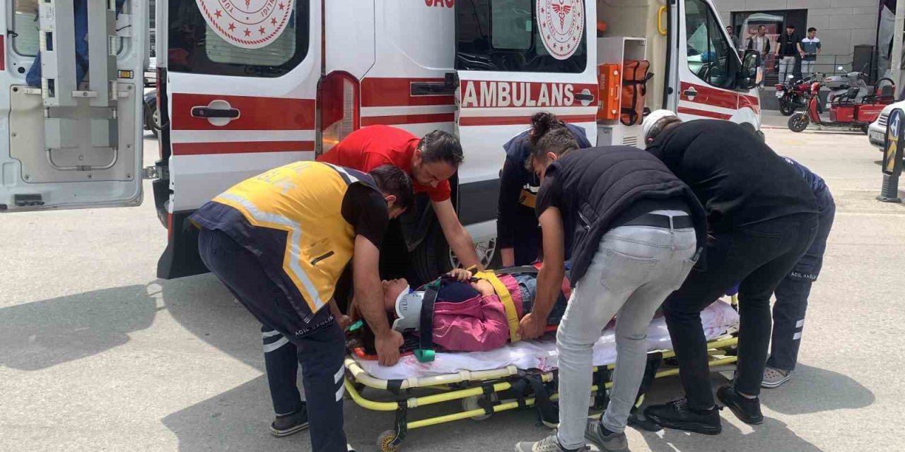 Karaman’da Kepçe İle Çarpışan Elektrikli Bisikletli Çocuk Yaralandı