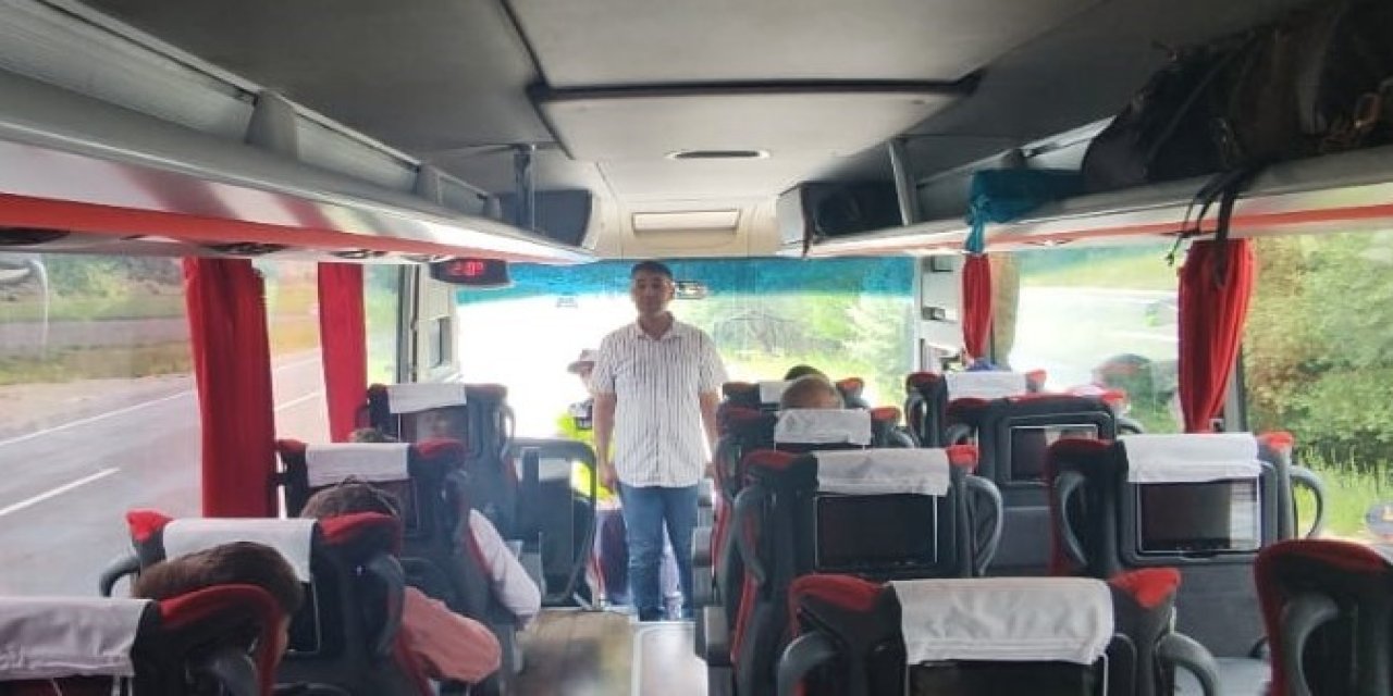 Konya’da Jandarma Yolcu Gibi Bindiği Otobüsü Denetledi, Sürücü Cezadan Kurtulamadı