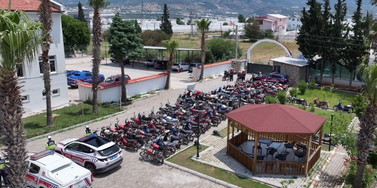 Kaş’ta Motosikletlere Yönelik Huzur Ve Güven Uygulamasında 145 Araç Trafikten Men Edildi