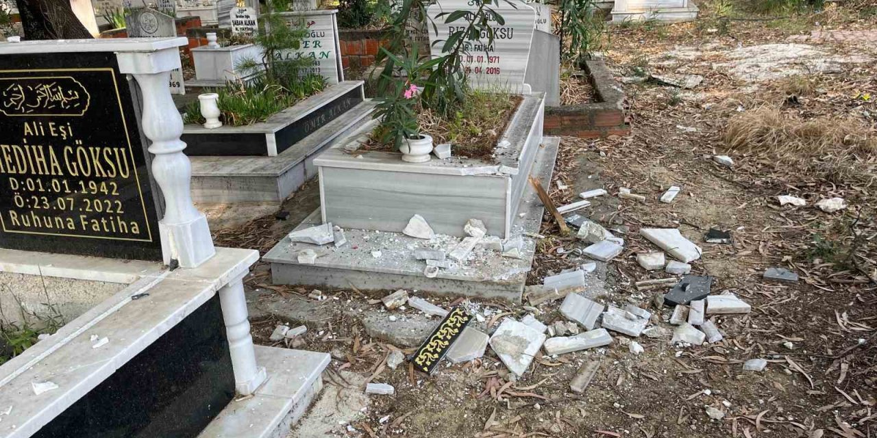 Bayram Arifesinde Mezarlığa Gelen Vatandaşlar Hayatlarının Şokunu Yaşadı