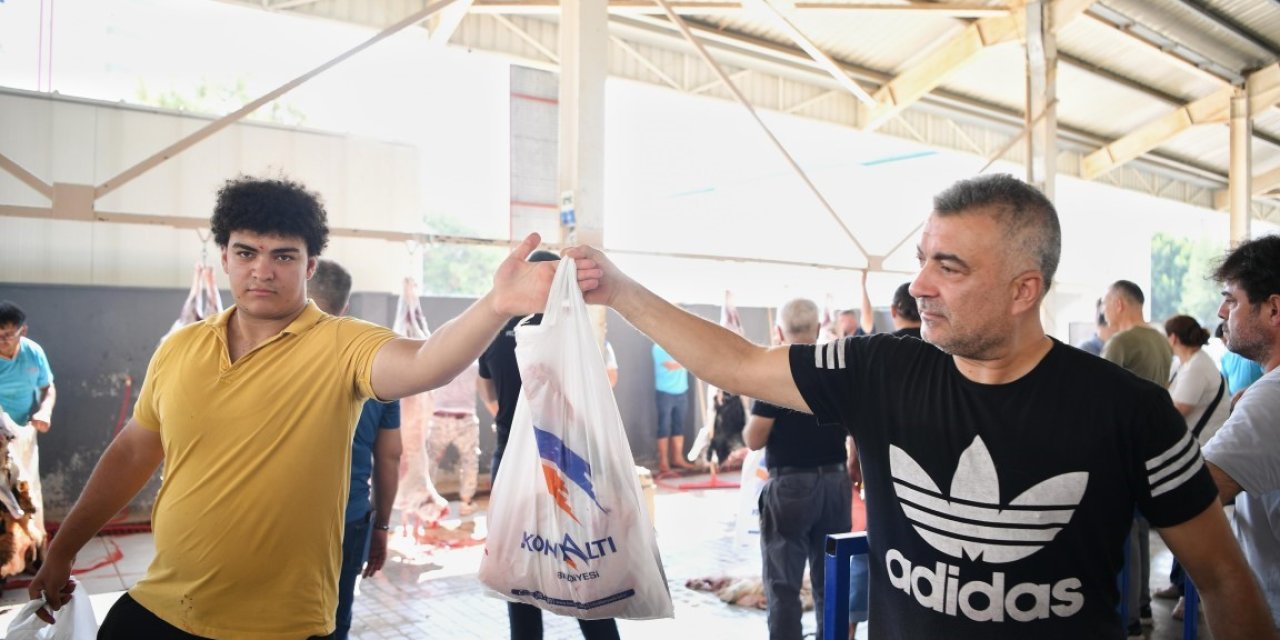 Konyaaltı’nda Ücretsiz Kurban Kesim Hizmeti Sunuldu