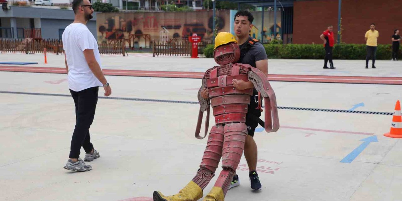 Mersin’de İtfaiye Eri Adayları Parkur Sınavına Hazırlanıyor