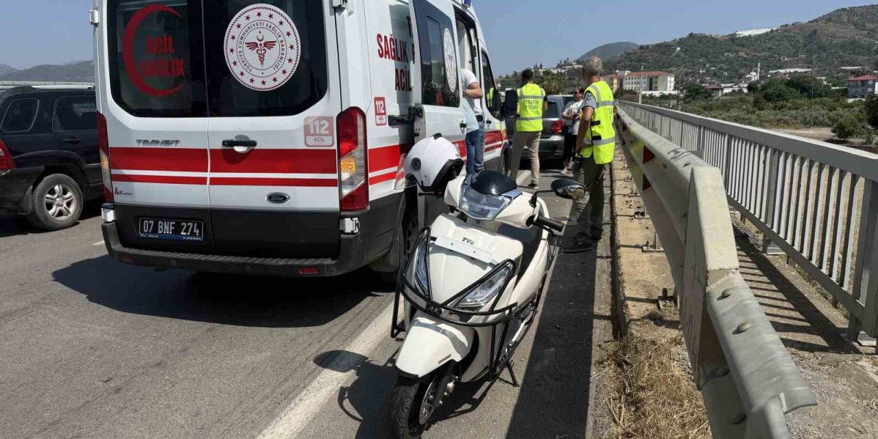 Otomobille Motosiklet Çarpıştı: 1 Yaralı