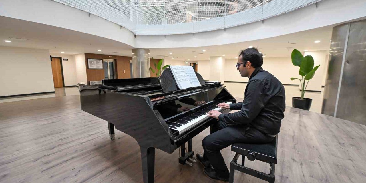 Otizmli Genç Piyanistin Hayali Dünyaca Ünlü Piyanist Olmak