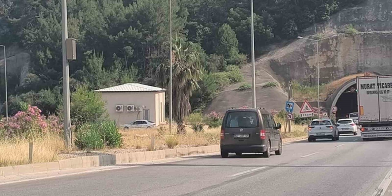 (düzeltme) Antalya’da Kemer Yolunda Feci Kaza: 2 Ölü, 4 Yaralı