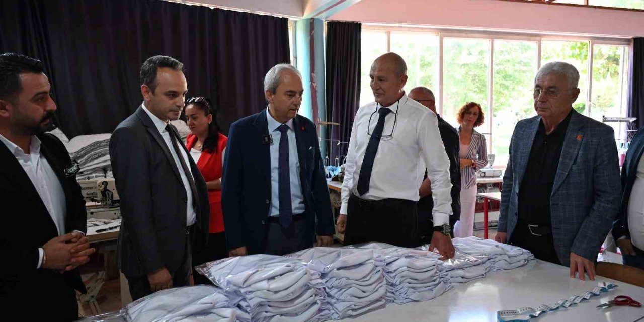 Kepez Belediyesi’nden Dikiş Atölyesiyle Milyonluk Tasarruf