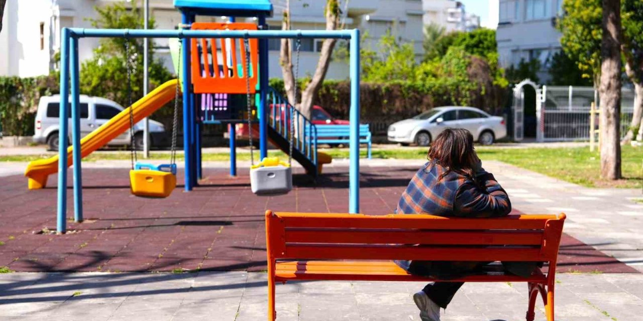 Konyaaltı’nın Bankları Renklendi