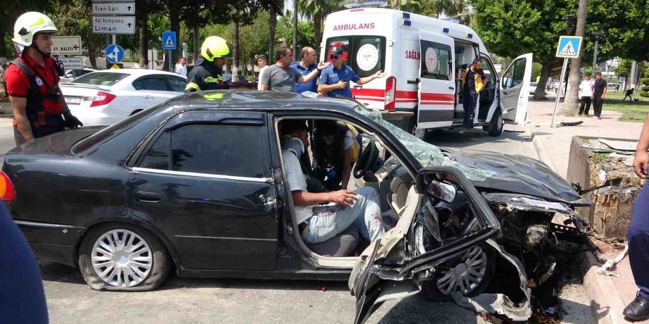 Otomobil Ve Motosikletler Çarpıştı: 1’i Ağır 3 Yaralı
