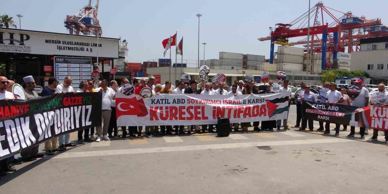 Mersin’de, İsrail’in ’madleen’ Gemisine Müdahalesi Protesto Edildi