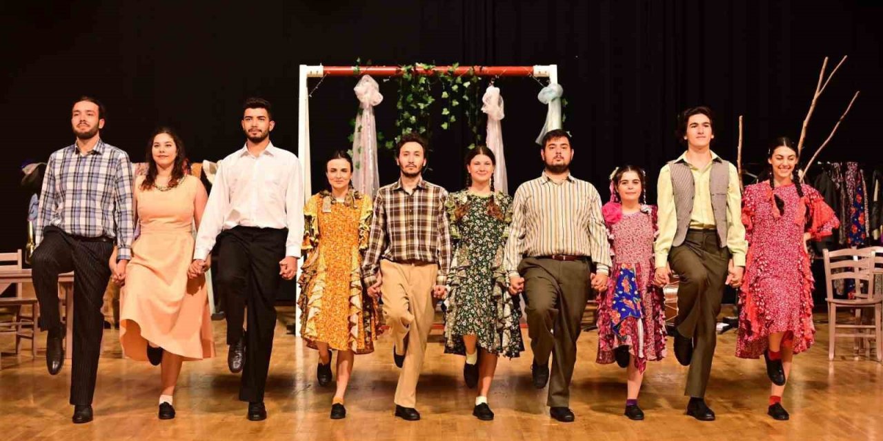 Kepez Kent Tiyatrosu Sezonu 30 Bin Seyirciyle Kapattı