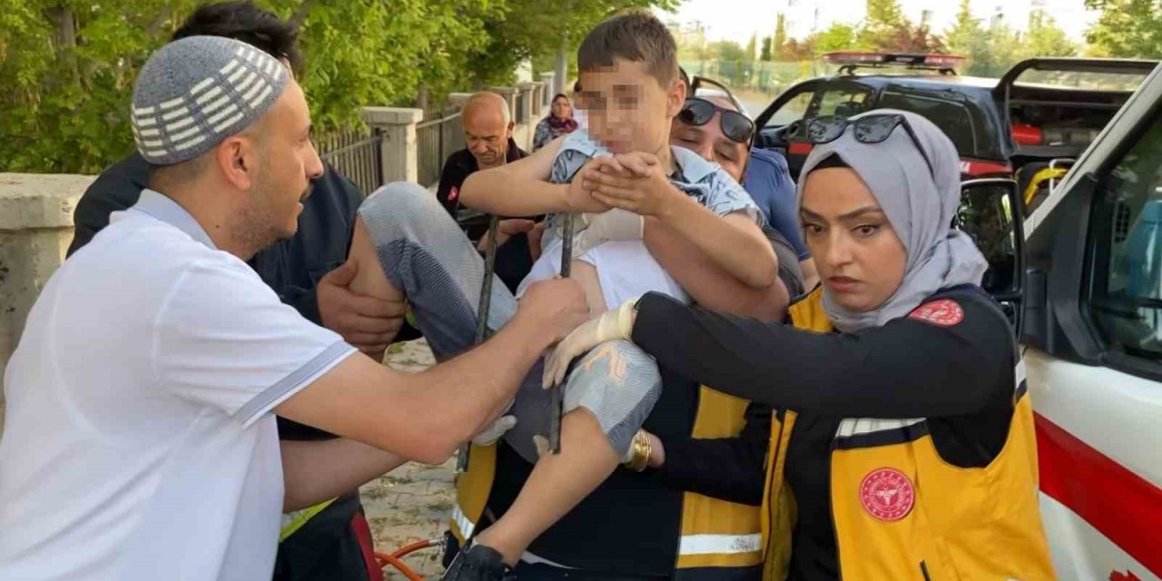 13 Yaşındaki Çocuk, Koluna Saplanan Demirle Hastaneye Kaldırıldı