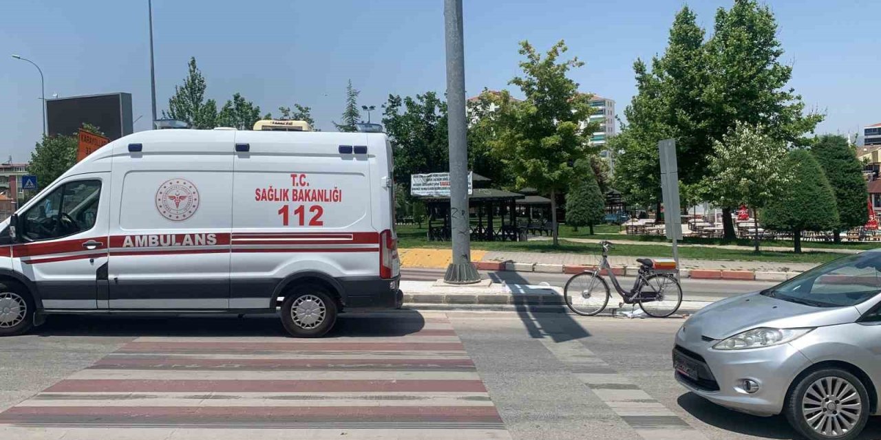 Karaman’da Otomobil Bisiklete Çarptı: 75 Yaşındaki Adam Yaralandı