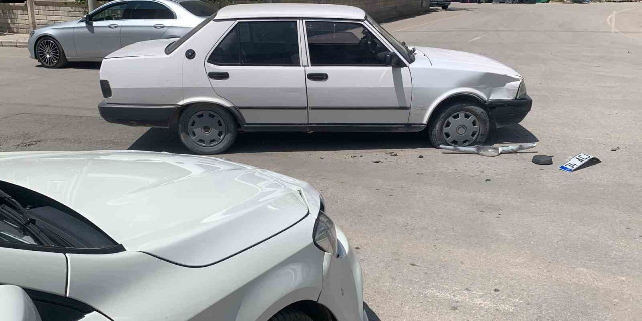 Karaman’da Otomobiller Çarpıştı: 4 Yaşındaki Çocuk Yaralandı