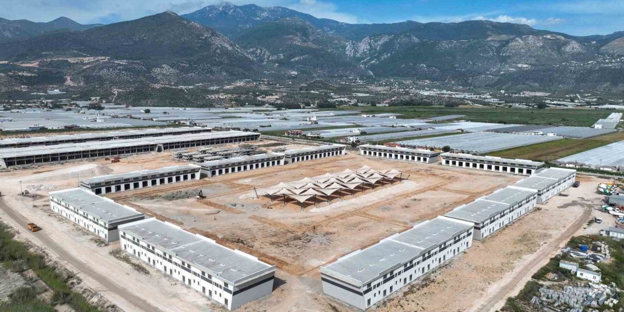 Kınık Toptancı Hal Kompleksi Tamamlanıyor