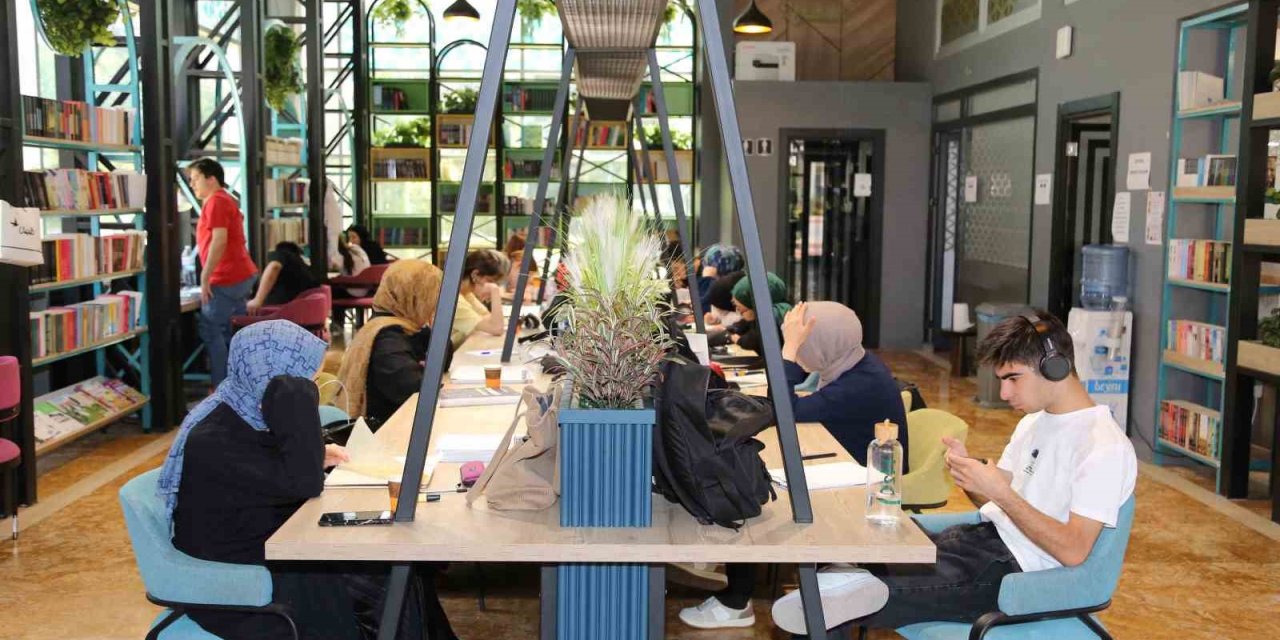 Meram Kütüphaneleri Öğrencilerle Dolup Taşıyor