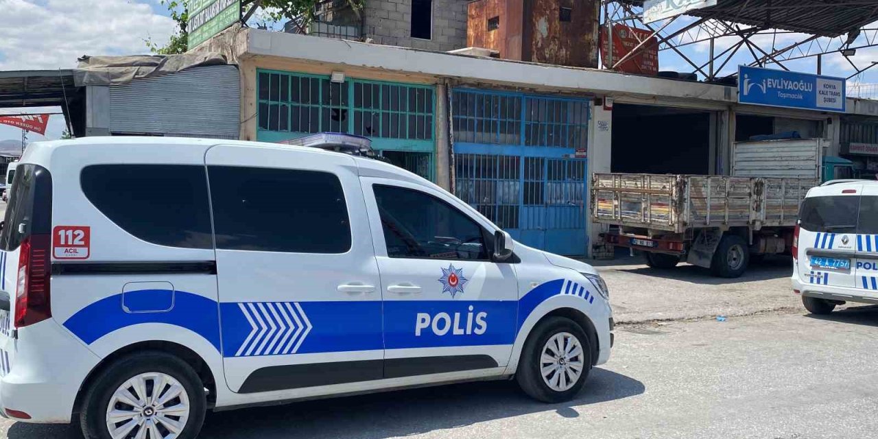 Sandalyeden Düşen Adam Ağır Yaralandı