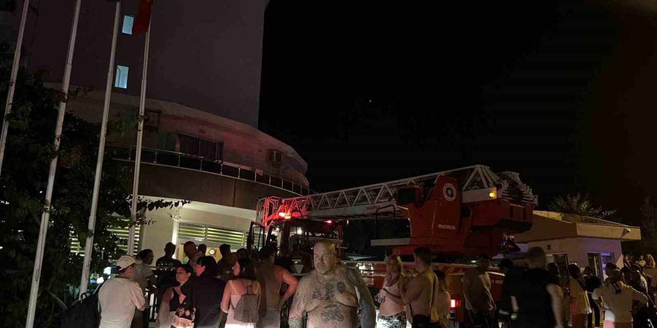 5 Yıldızlı Oteldeki Yangında Tahliye Edilen 622 Turist Civar Otellere Yerleştirildi