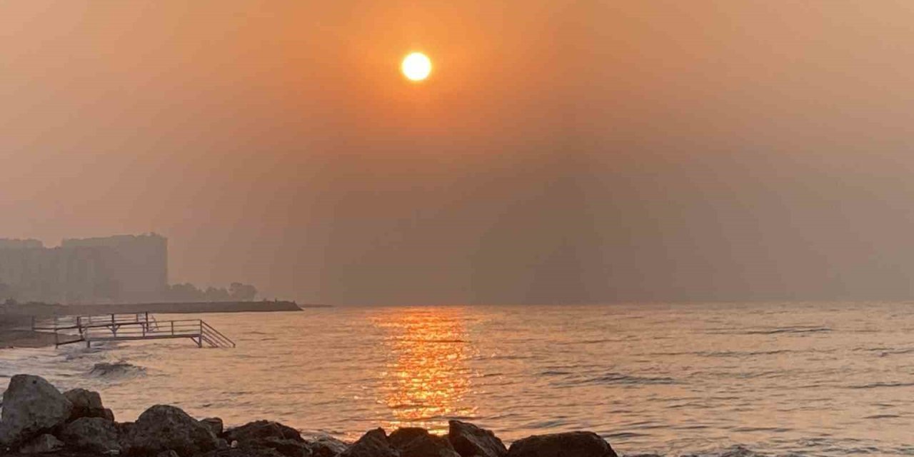 Akdeniz’de Gün Doğumuyla Oluşan Yakamoz Mest Etti