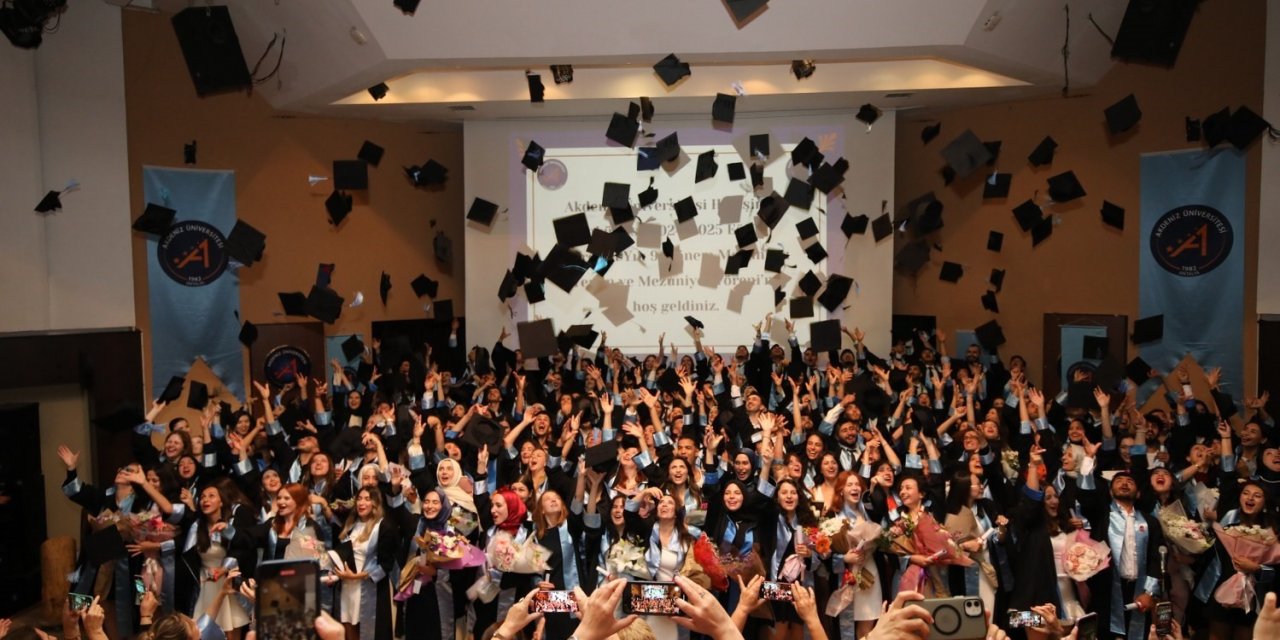 Akdeniz Üniversitesi’nde Geleceğin Hemşireleri Kep Attı